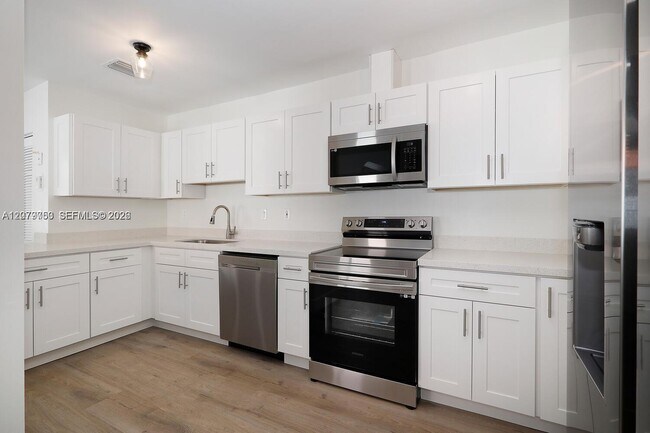 Building Photo - 3509 SW 23rd Terrace