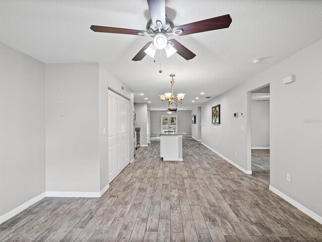 Building Photo - 1238 Vista Way