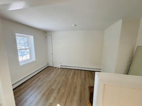 Building Photo - 154 Hegemans Ln