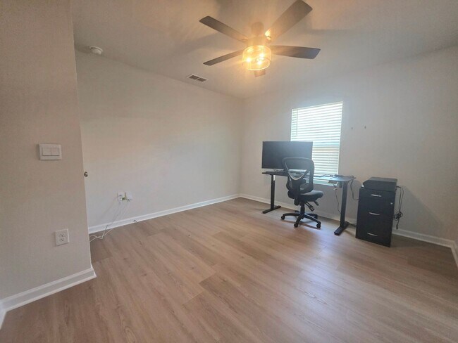 Building Photo - 4375 White Cedar Ct