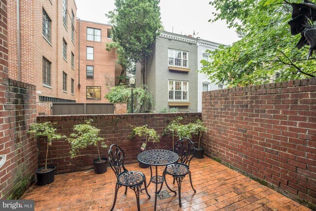 Building Photo - Georgetown Waterfront Home!