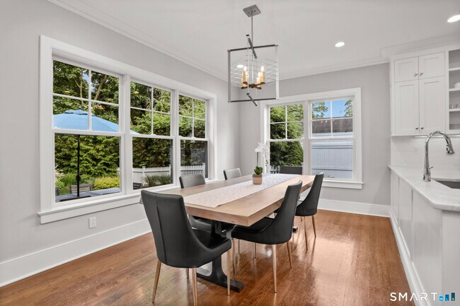 Building Photo - 26 Long Lots Ln