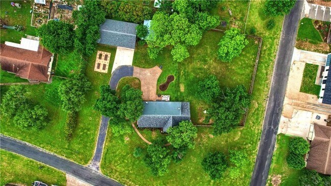 Building Photo - 1524 Sheridan Trail