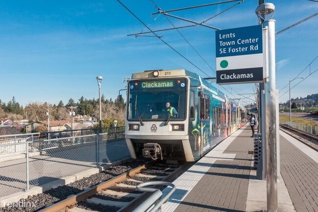 Building Photo - 6101 SE 93rd Ave