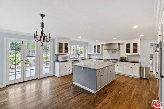 Building Photo - 905 Napoli Dr