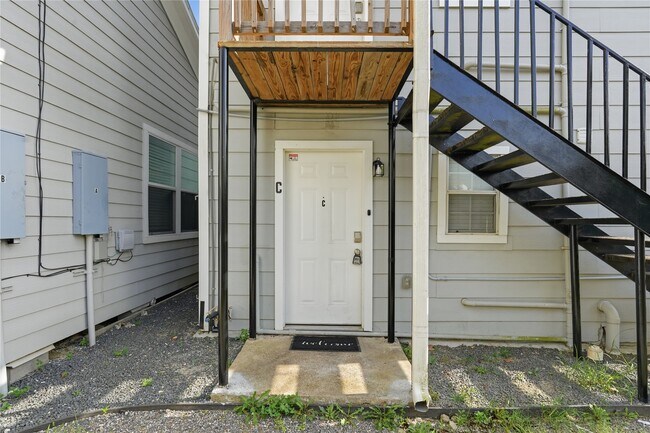 Building Photo - 2620 Delafield St