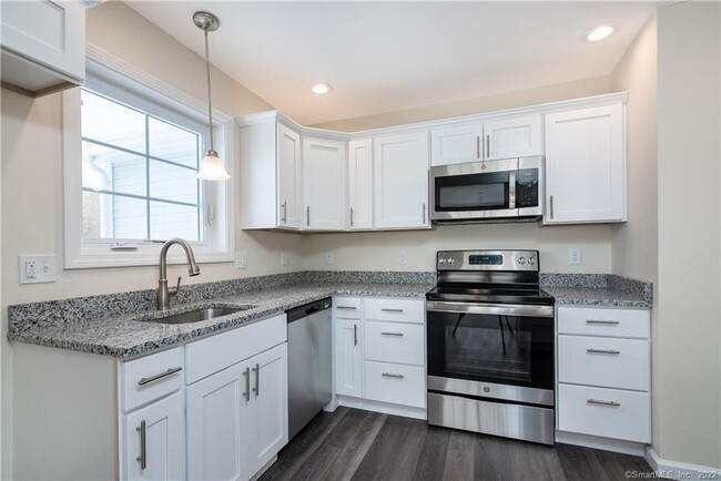 Building Photo - 28 Woodside Dr