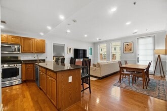 Building Photo - 727 Monroe St