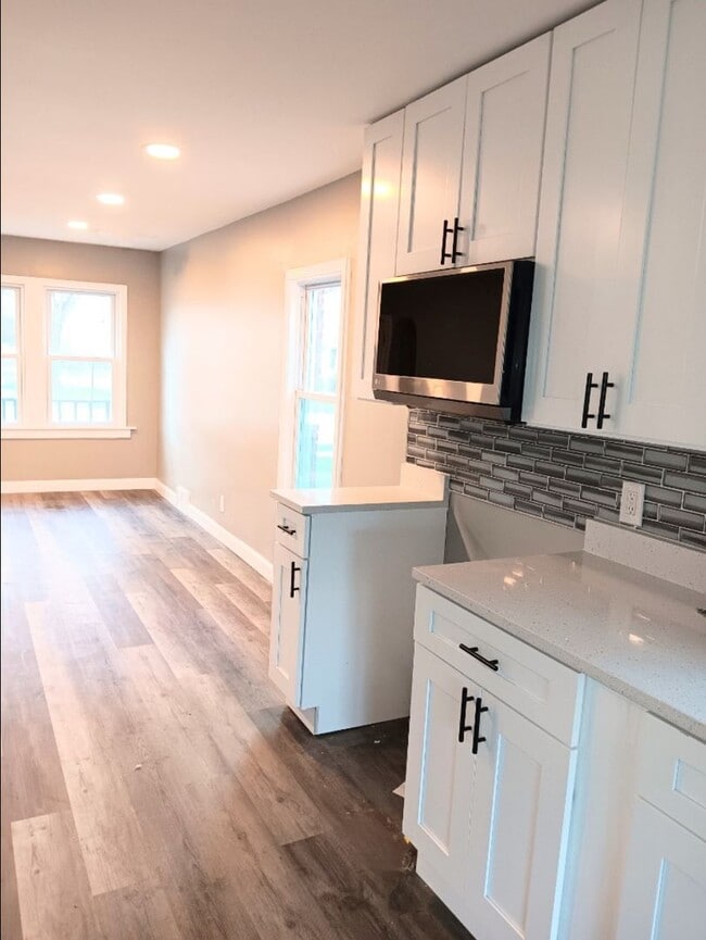 Building Photo - Spacious 4-Bedroom Home with Modern Upgrades