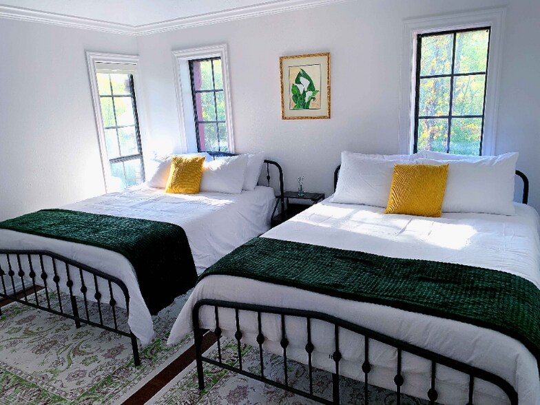 Building Photo - 37 Pamela Ln