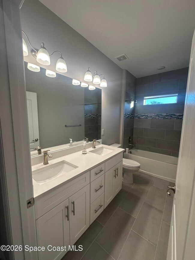 Building Photo - 893 Altura Ave SE