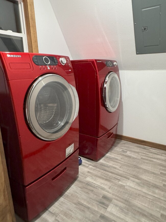 Building Photo - 303 S Cable Rd