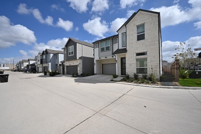 Building Photo - 4112 Farm Holw St