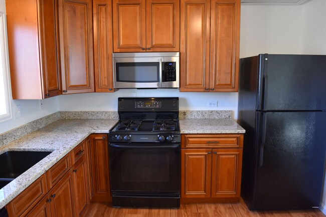 Building Photo - 2412 Sunset Dr