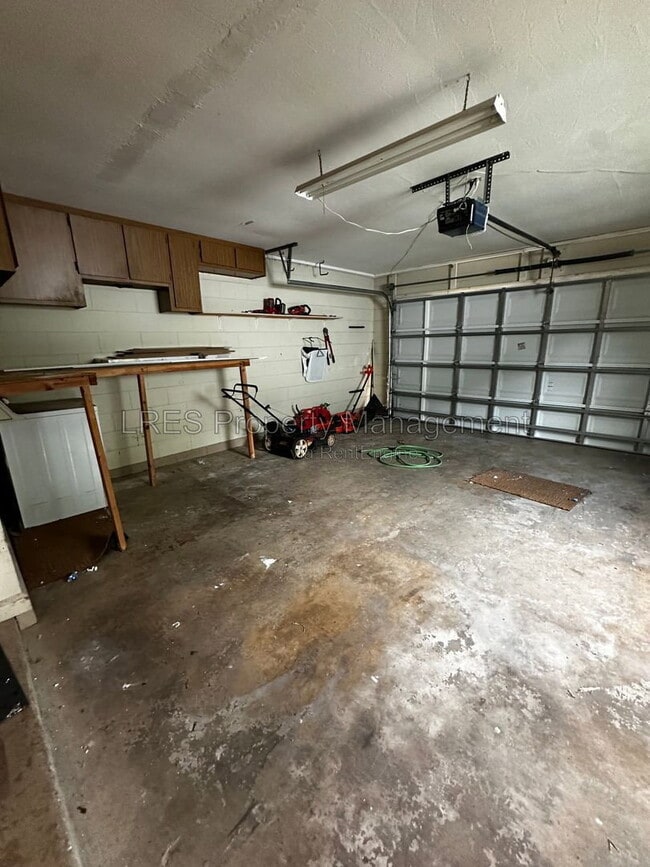 Building Photo - 2719 Merrie Oaks Rd
