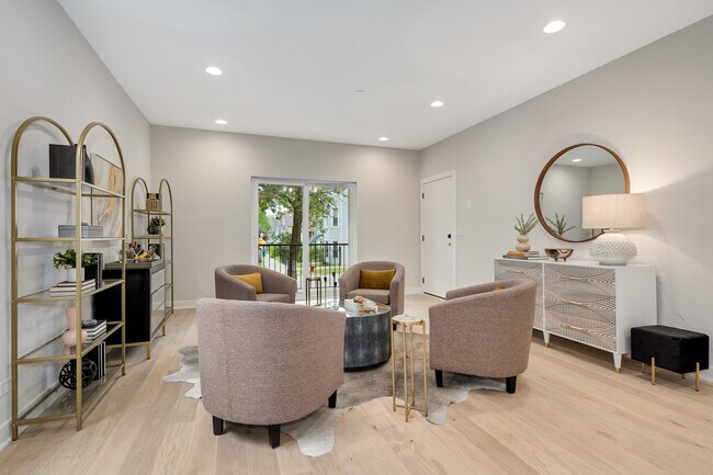 Building Photo - 1631 N Lawndale Ave