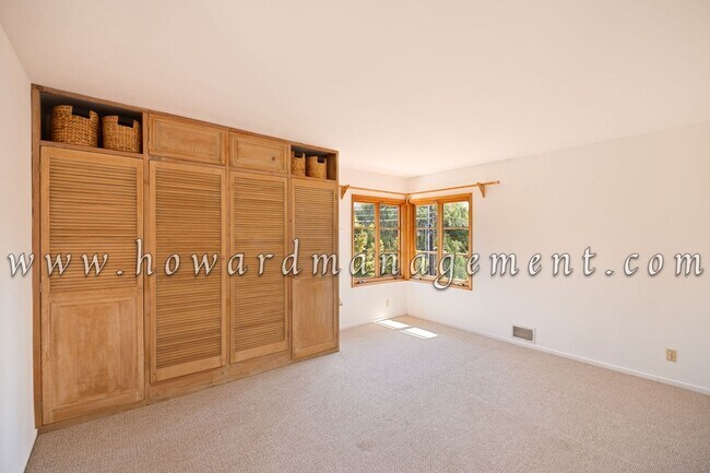 Building Photo - Stunning 5 Bedroom House in Santa Monica