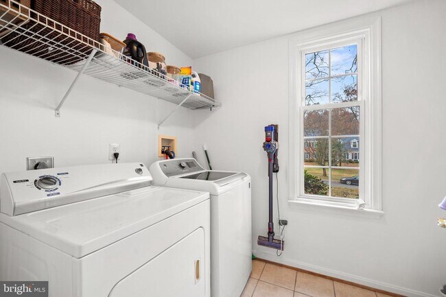 Building Photo - 13625 Middlevale Ln