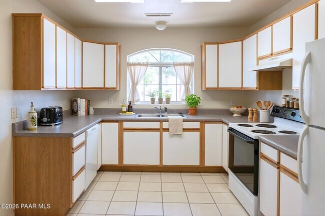 Building Photo - 8415 E Leigh Dr