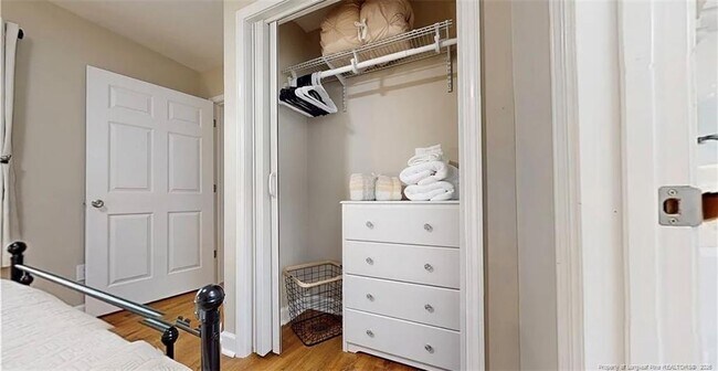 Building Photo - 2402 Rockwood Dr