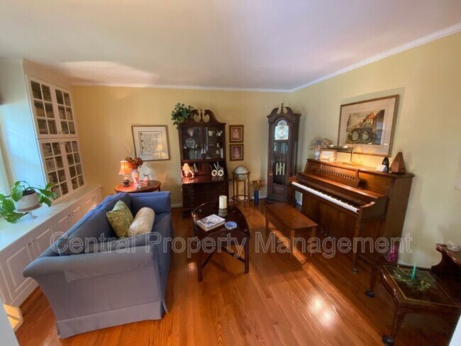 Building Photo - 4724 Coach Hill Dr