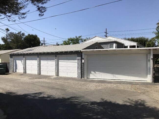 Building Photo - 1846 Scott Rd