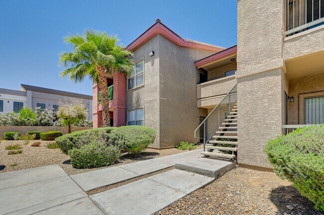 Building Photo - Fully Furnished 3BD/2BA in SW Vegas | Gate...