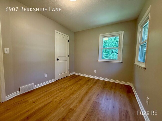 Building Photo - 6907 Berkshire Ln N