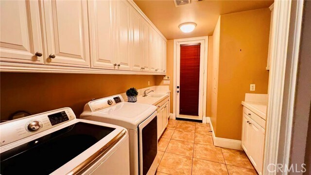 Building Photo - 719 Carriage House Dr