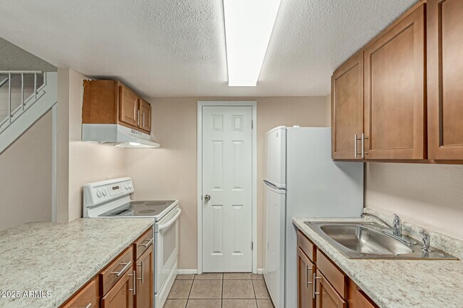 Building Photo - 5948 N 48th Ave