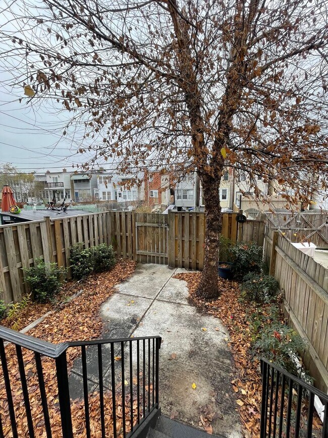 Building Photo - Charming 1928 Row Home for Rent with Modern Amenities — 3 Bedroom 2 Full Bath w/ 2 Half Baths, 2 ...