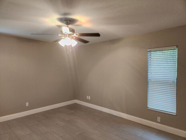 Building Photo - Duplex for rent