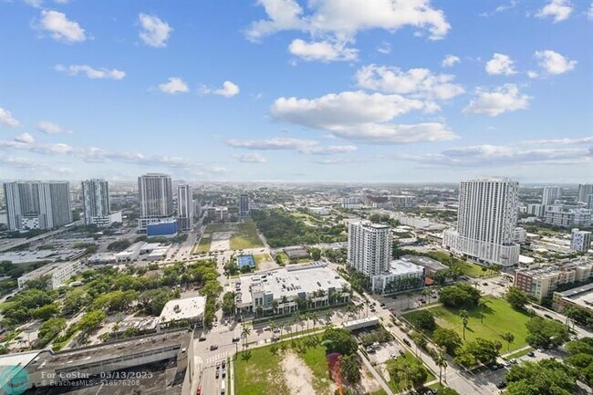 Building Photo - 1750 N Bayshore Dr