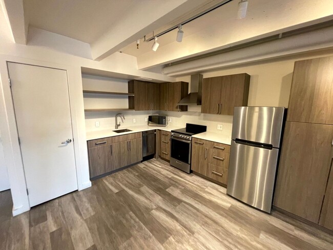 Building Photo - $500 Rebate! Cozy, 1 Bedroom, 1 Bath Unit ...