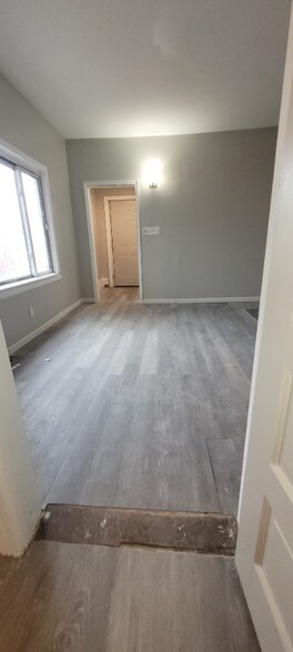 Building Photo - 616 Knower St