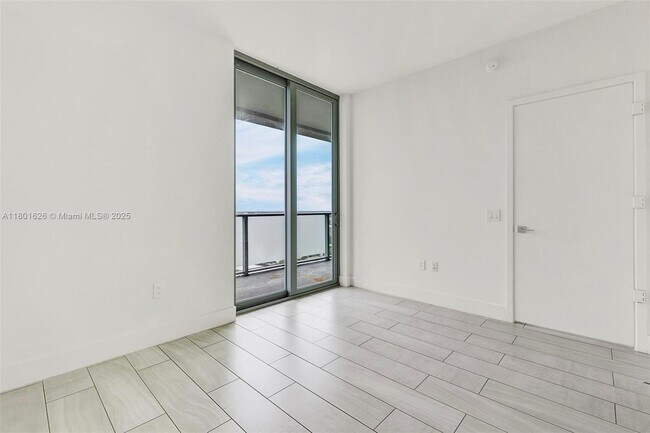 Building Photo - 2000 Metropica Wy