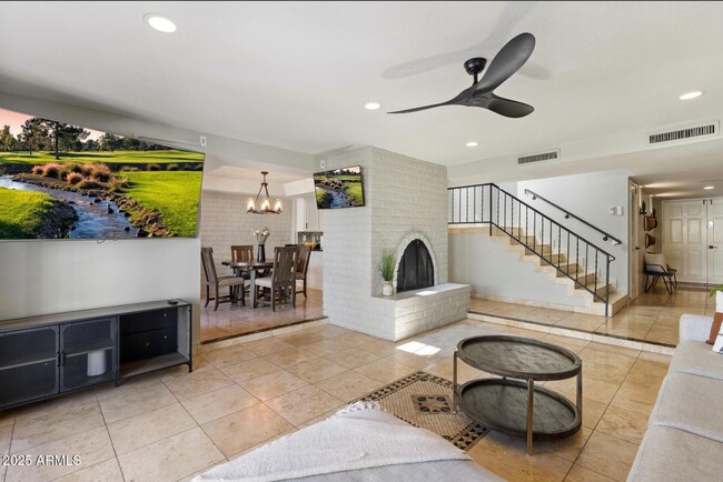 Building Photo - 7802 E MacKenzie Dr