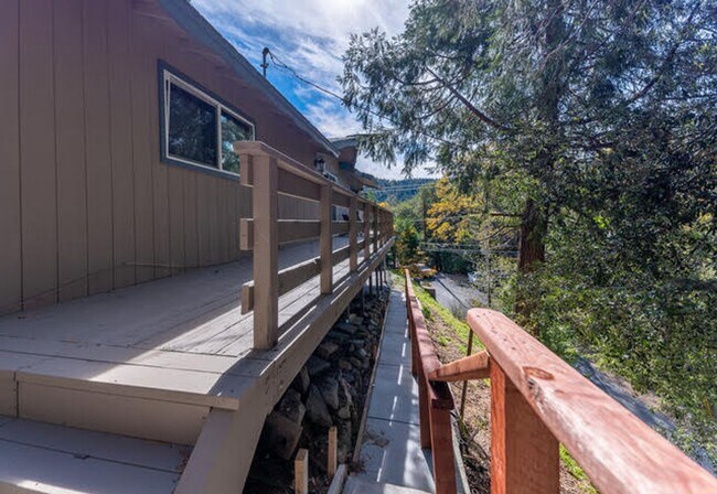 Building Photo - Beautiful Mountain Home
