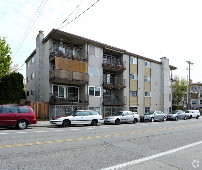 Building Photo - Hildur Manor