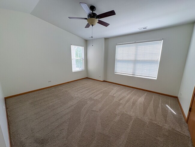 Building Photo - 1453 Millbrook Dr