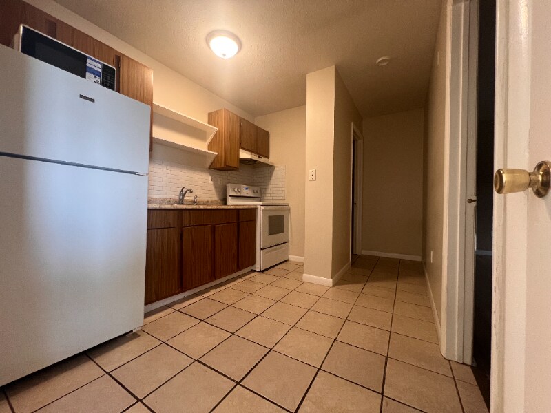 Building Photo - 232-238 Elyria St