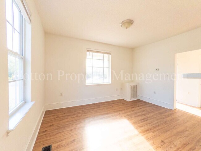 Building Photo - 923 N 5th Ave