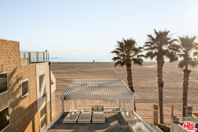 Building Photo - 1267 Palisades Beach Rd