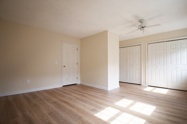 Building Photo - 378 Meridian St Ext