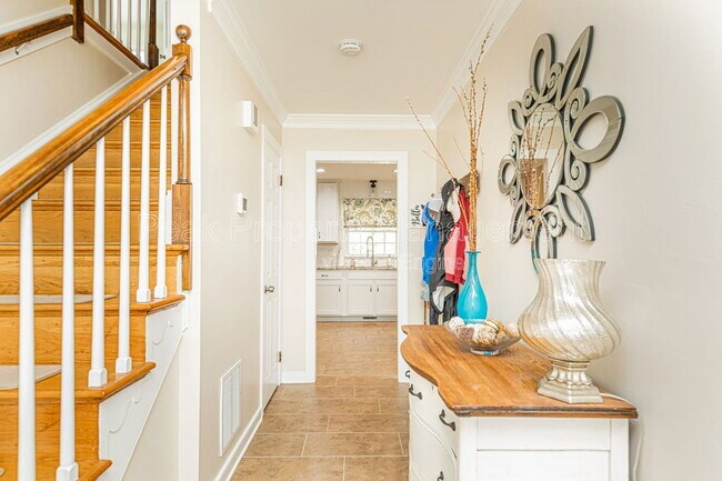 Building Photo - 9133 Robin Ridge Dr