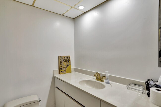 Building Photo - 1167 Hillsboro Mile