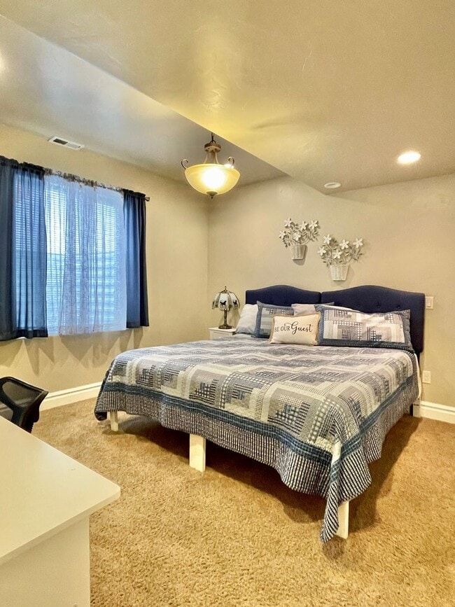 Building Photo - Luxury Fully Furnished 4-Bedroom Home for Rent – Clinton, Utah