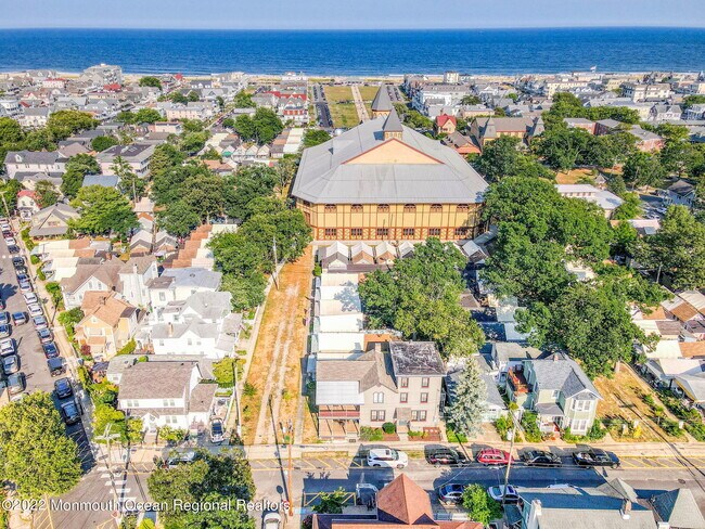 Building Photo - 14 New York Ave