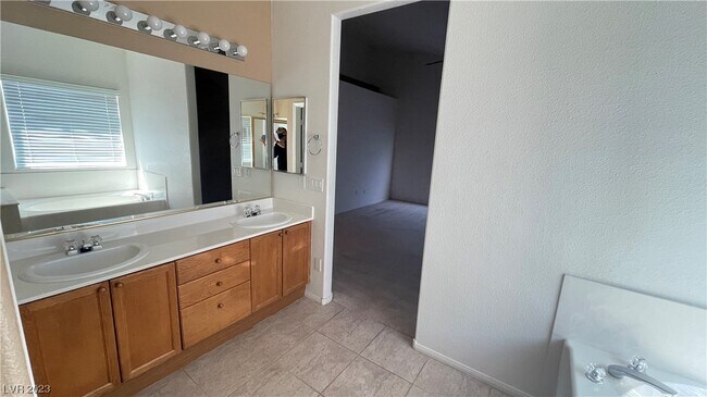 Building Photo - 44 Blaven Dr