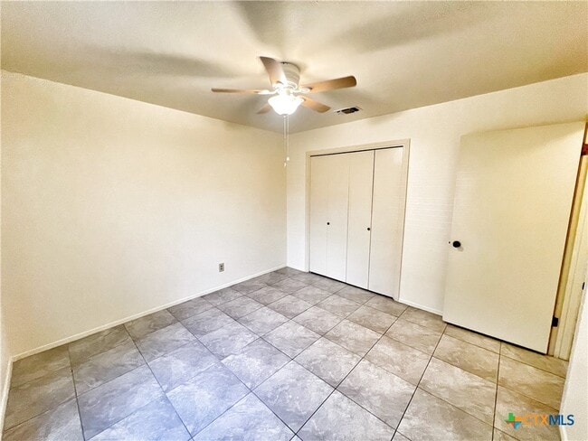 Building Photo - 343 Bobolink Dr